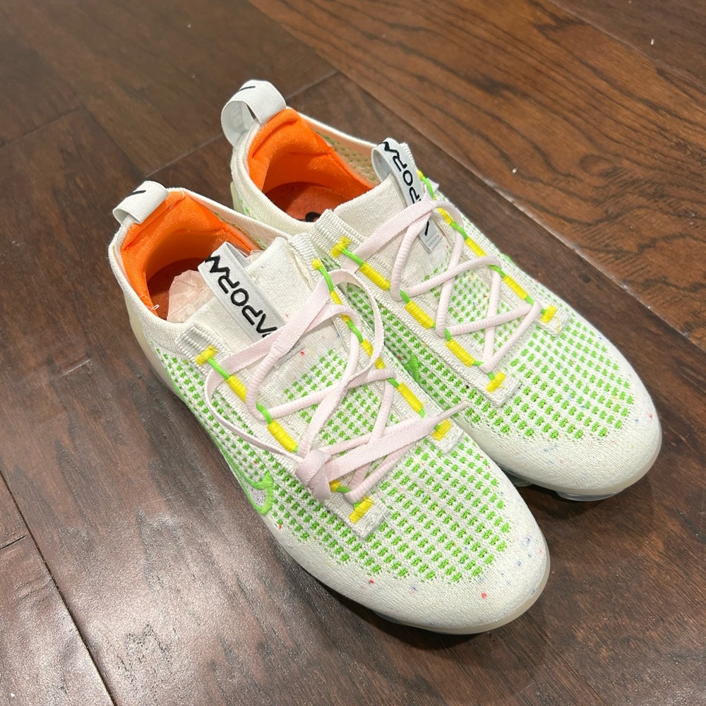 Nike vapormax women’s sneakers size 7 brand new!